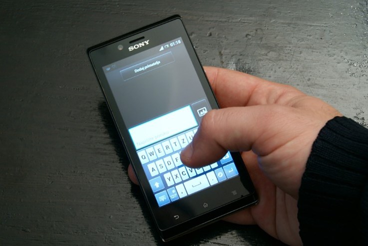 Sony Xperia J (16).jpg